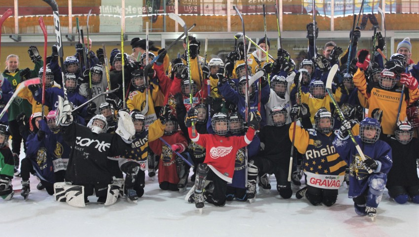 Der Rheintaler Eishockeynachwuchs hat mit gestandenen Profis trainiert