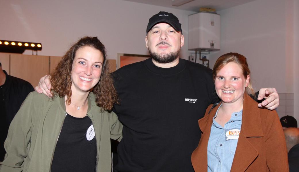 Kool Savas Backstage. Rechts mit der Unterhaltungschefin des Moschtifäaschts, Selina Frei. 