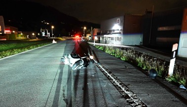 Nach Kollision mit Auto: Rollerfahrer muss ins Spital gebracht werden