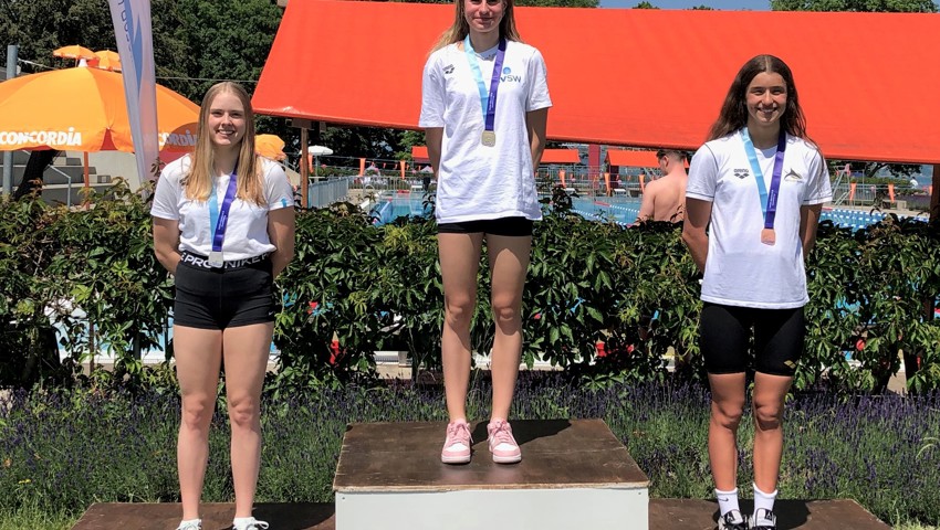 Janine Schelling mit der Medaille der Regionalmeisterin.