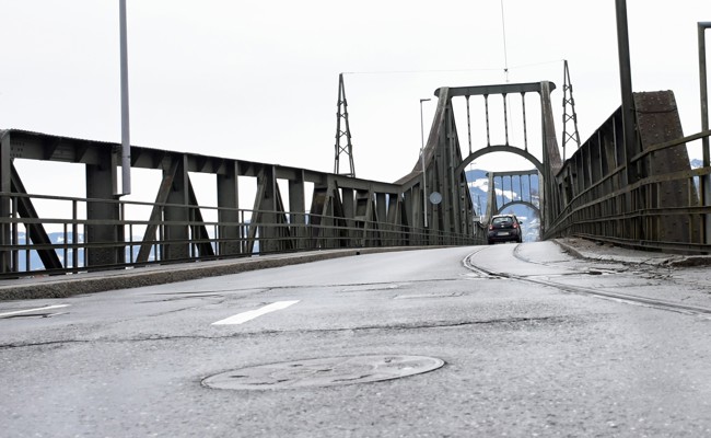 Die Rheinbrücke Wiesenrain wird ab Januar nur noch einspurig geführt