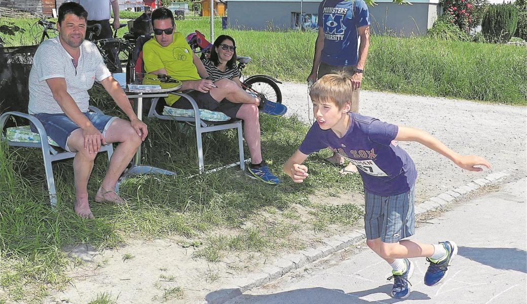 Beim Geländelauf kam es nicht nur auf den Start an, wichtiger war ein langer Atem. Bilder: Ulrike Huber