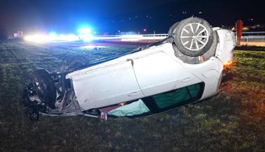 Wagen überschlägt sich auf der Autobahn