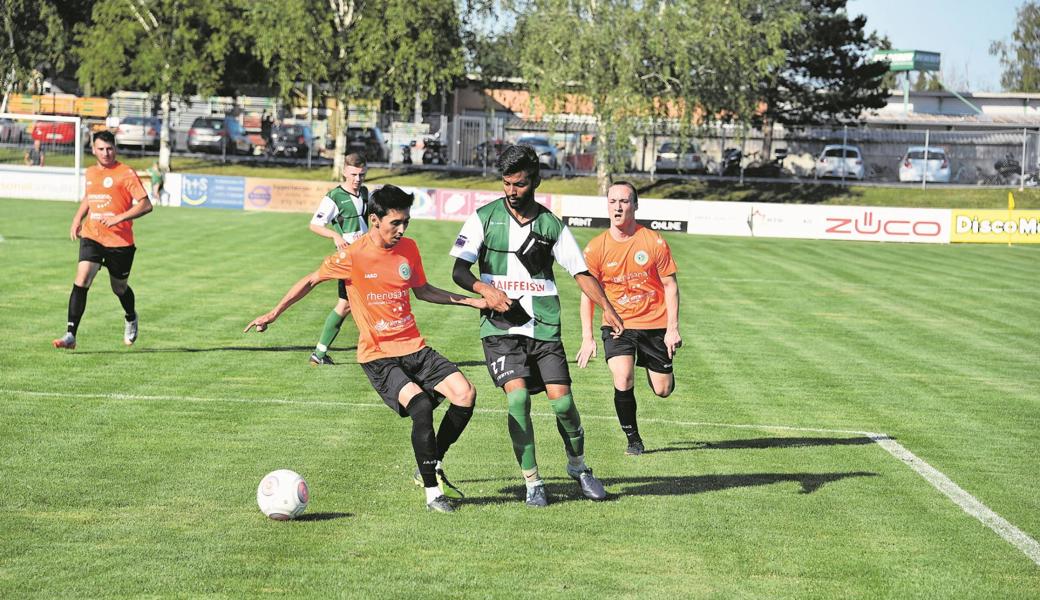 Die Liganeulinge starten mit Heimspielen in die Saison: Rebstein (Grün-Weiss) gegen Weesen und Diepoldsau gegen Rüthi. 