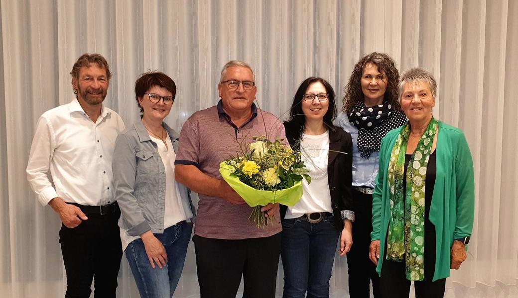 Vorstand des Unterstützungsvereins (v. l.): Ignaz Hutter, Renate Dietsche, der abtretende Kassier Xaver Hutter, Katja Hutter (neue Kassierin), Yvonne Studach und Präsidentin Marianne Sieber. 