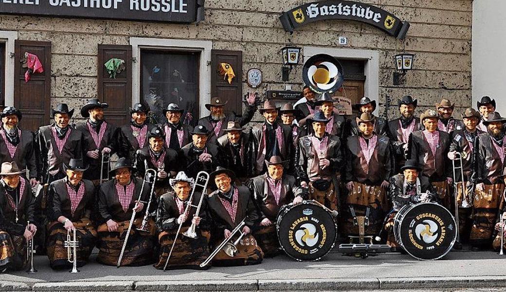 Guggamusig Lavaria mit dem Motto «Wild West» am Narrentreffen im deutschen Zwiefaltendorf. 