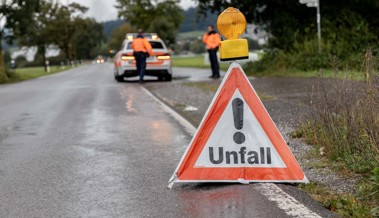 Jugendlicher kollidiert mit Auto - er war ohne Führerausweis und auf einem gestohlenen Roller unterwegs