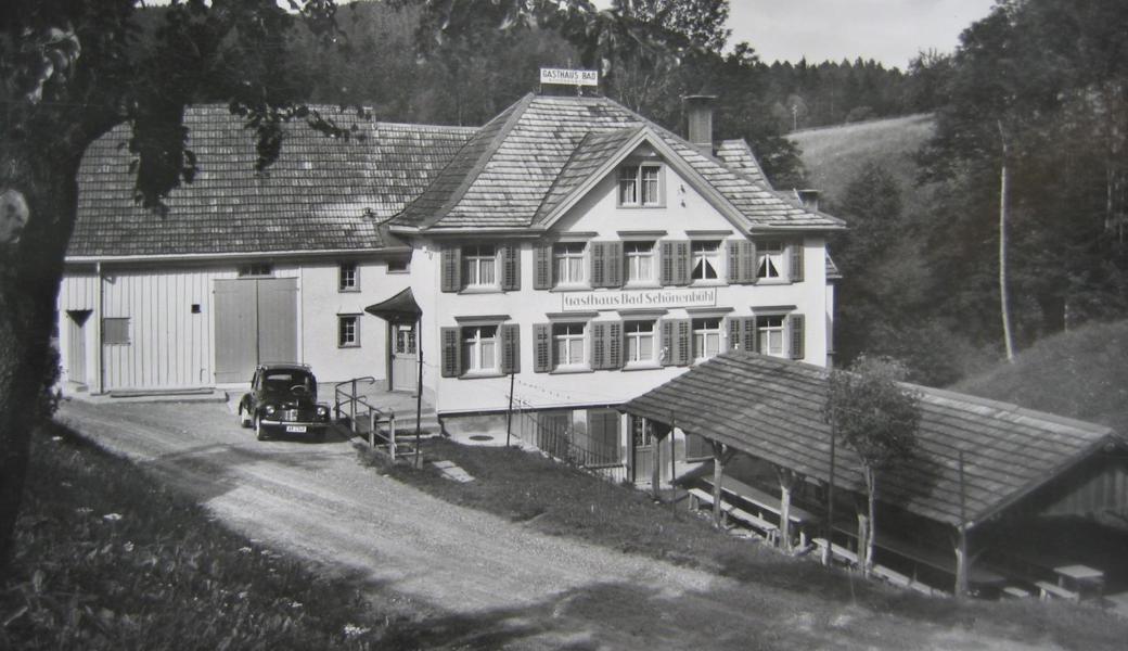 Das «Bad Schönenbühl» gehört zu den ältesten Wirtschaften im Appenzellerland. Zu den einstigen Attraktionen gehörte eine Kegelbahn, die sich im Gebäude rechts befand.