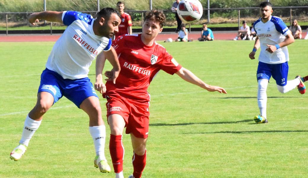 Mit vollem Einsatz zum Klassenerhalt: Sheval Ljatifi (links) und seine Kollegen vom FC St. Margrethen spielen auch in der kommenden Saison in der 2. Liga.