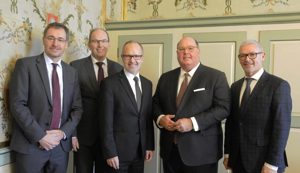 Nationalrat Roland Rino Büchel (von links)  bemühte sich um das offizielle Treffen mit Regierungsrat Bruno Damann, Regierungspräsident Stefan Kölliker, US-Botschafter Ed McMullen und Regierungsrat Martin Klöti.