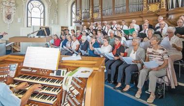 Frauen- und Männerchor singen miteinander