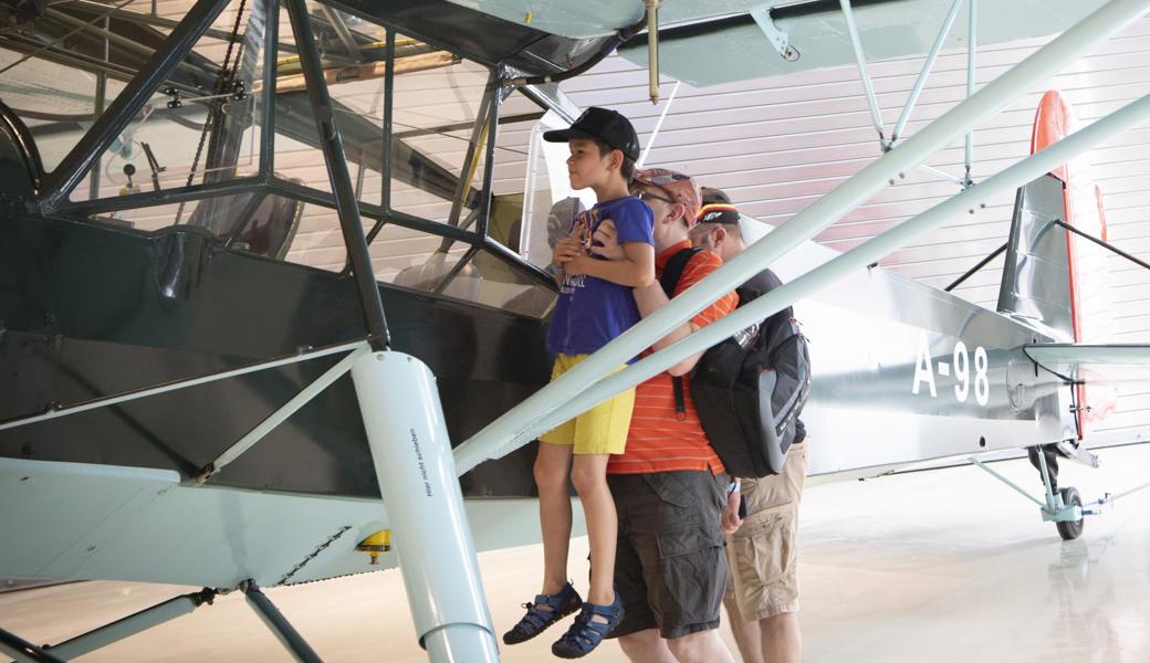 Auch Flugzeuge sind das Ziel der Museumsreise.