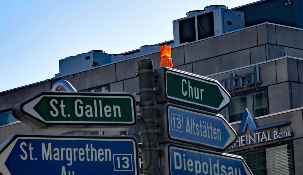 Zum Glück ist die Baustellenlampe niemandem auf den Kopf gefallen oder auf ein Fahrzeug gekracht.