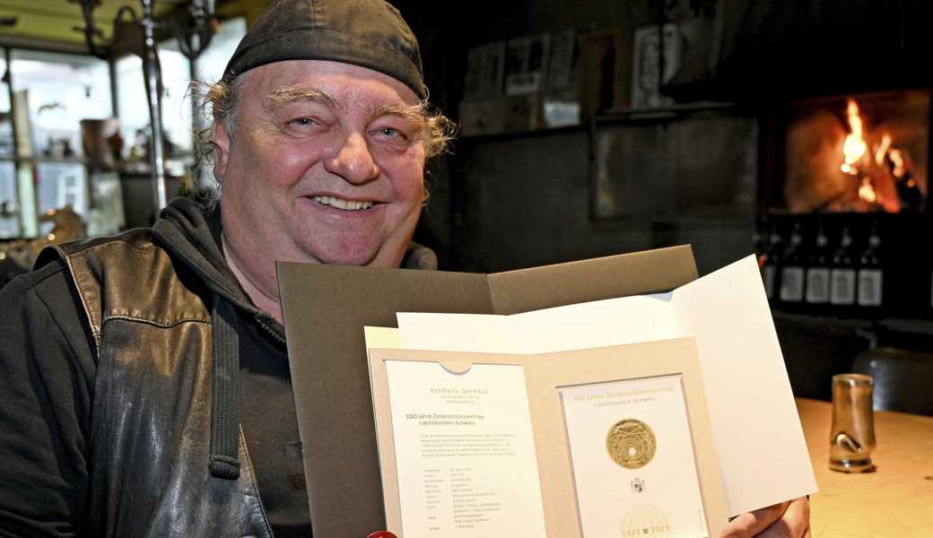 Kuspis Sonderbriefmarkenblock ist postkartengross und auf einem Brief einen Franken wert – kostet aber tausendmal mehr. 