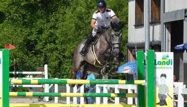 Springreiten auf der Rheininsel