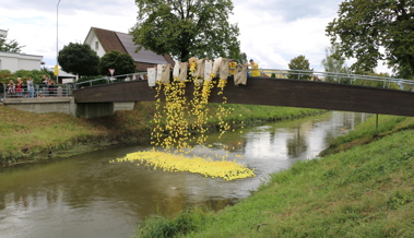 Binnenfest Widnau: Über 4200 Plastikenten schwimmen um den ersten Platz