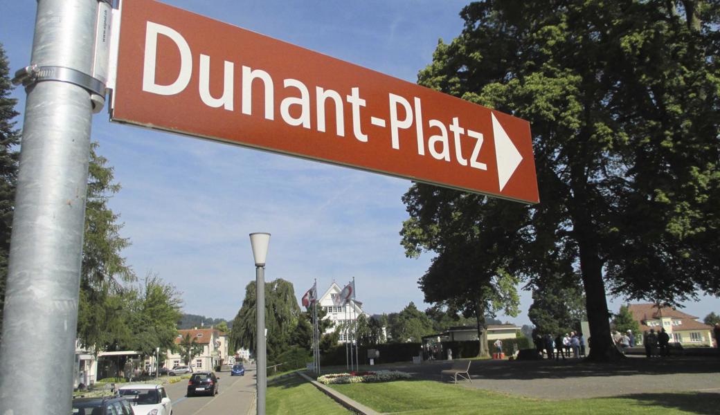 Das Schild «Dunant-Platz» schafft heute Klarheit. 