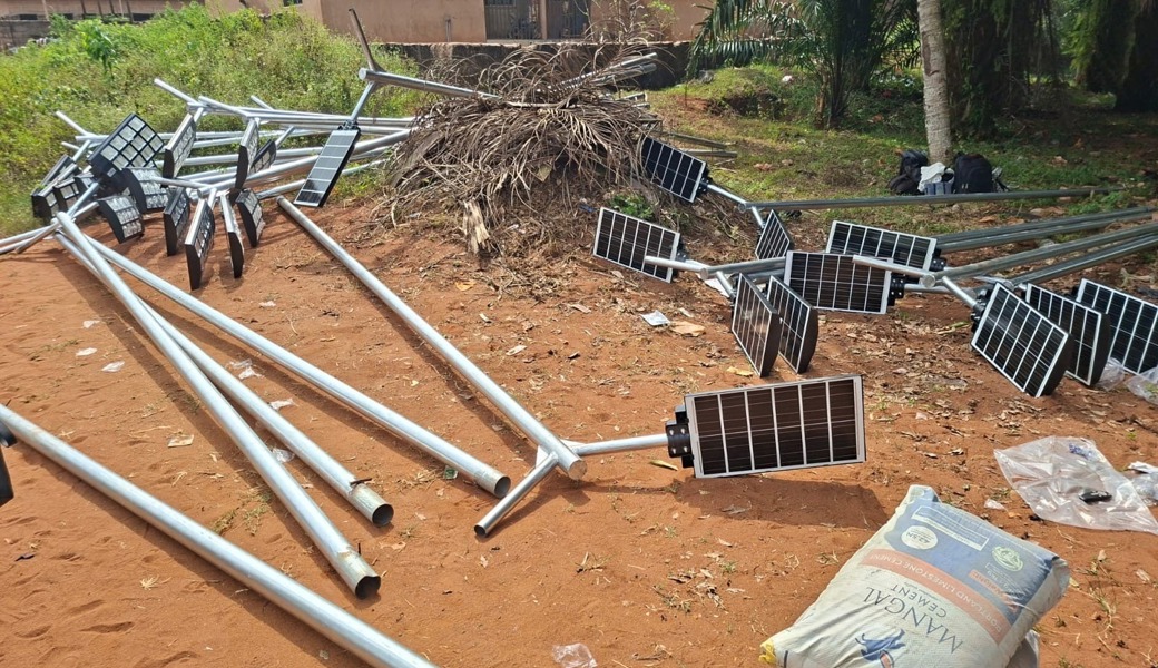 Rebsteiner installiert zwei Kilometer Solarlampen in Nigeria
