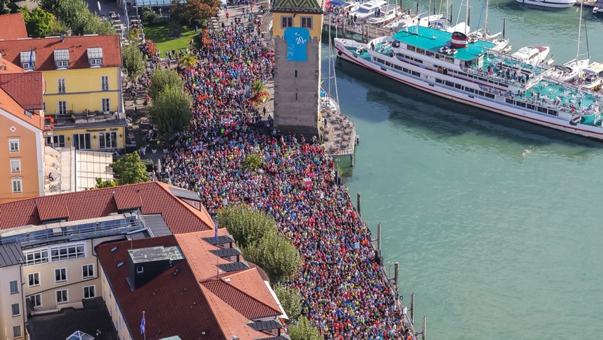 In Lindau geht’s für die Athletinnen und Athleten des Drei-Länder-Marathons los.