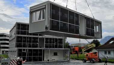 Container-Provisorium: Der Bau wird nur drei statt vier Stockwerke hoch