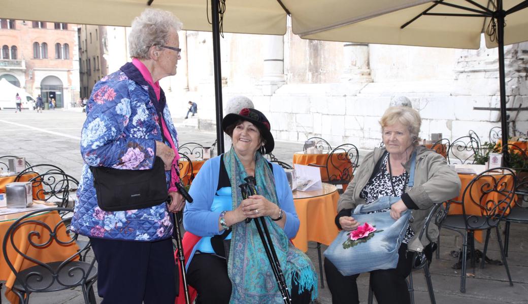 Kleine Pause: Die älteste Teilnehmerin Hedi Bearth ruht sich gemeinsam mit Hildegard Tanner und Elisabeth Scheliesnig aus (von links).