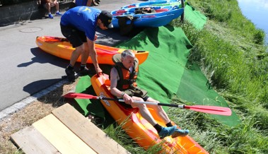 Ein Plauschwettkampf macht Stimmung im Dorf und auf dem Kanal