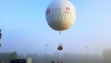 Ein Heissluftschiff und ein steuerbarer Gasballon