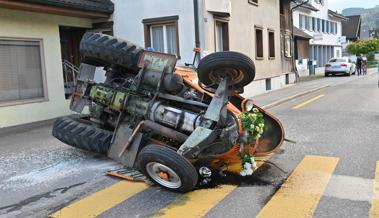 Auto gegen Traktor: Vier leicht Verletzte in Lüchingen