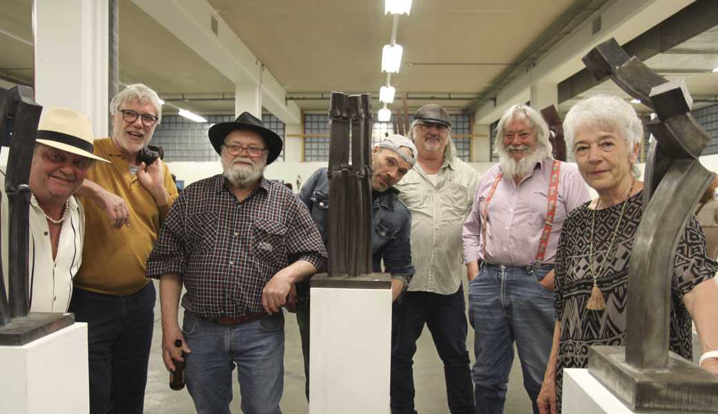 Einige Rheintaler Kunstschaffende waren an der Vernissage persönlich vertreten, von links: Kuspi023, Thomas Jutz, Peter Federer, Roger Federer, Thomas Lüchinger, Jürg Jenny und Erna Lang. 
 Einige Rheintaler Kunstschaffende waren an der Vernissage persönlich vertreten, von links: Kuspi023, Thomas Jutz, Peter Federer, Roger Federer, Thomas Lüchinger, Jürg Jenny und Erna Lang.