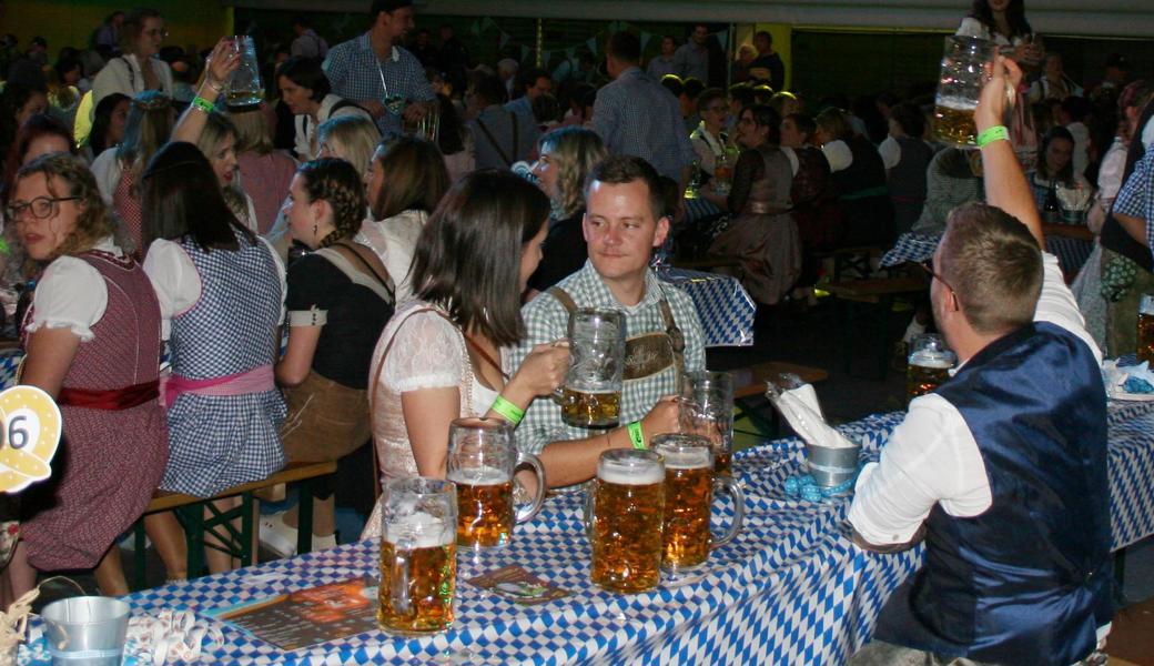 Bier, Dirndl, Lederhosen und noch einmal Bier.