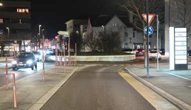 Alkoholisierter 47-jähriger Autofahrer kollidiert im Kreisel mit Motorrad