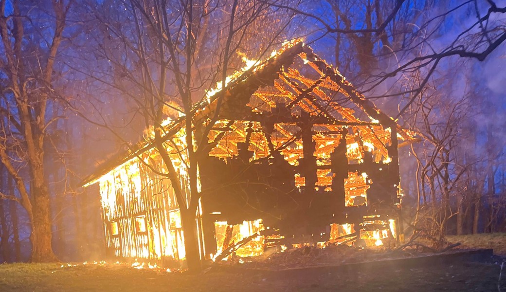Schon wieder ein Brand im Toggenburg: In der abgebrannten Scheune wurde ein Todesopfer gefunden