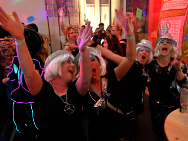 Verspätetes Jubiläum: Maskenball zum Motto «Verhexte 50»