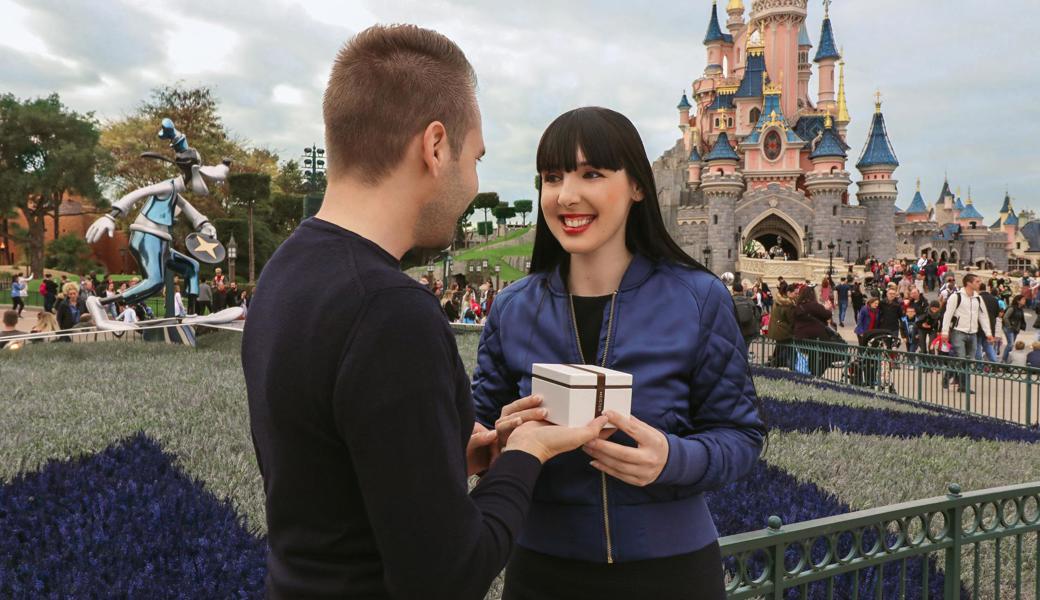 Heiratsantrag im Disneyland Paris.
