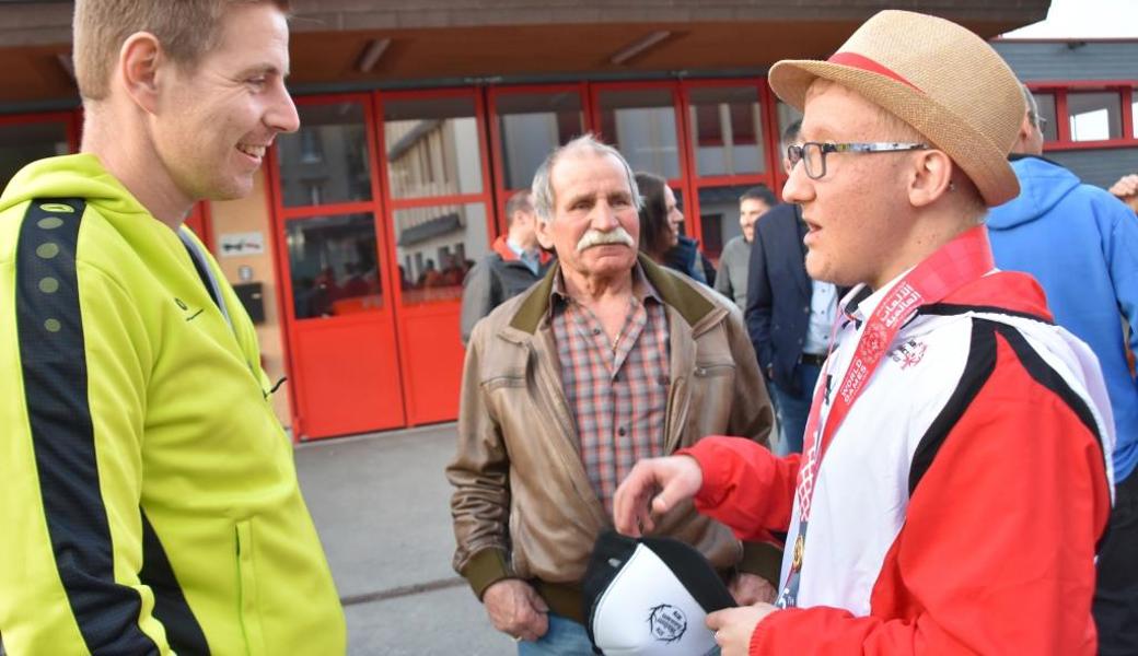 Jonas Schmid im Gespräch mit Daniel Künzler, Präsident des STV Walzenhausen.