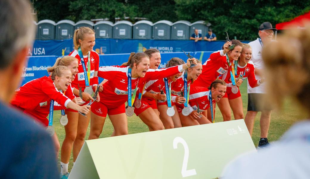 Die Enttäuschung wich schon bei der Siegerehrung der Freude über die gewonnene Silbermedaille. 