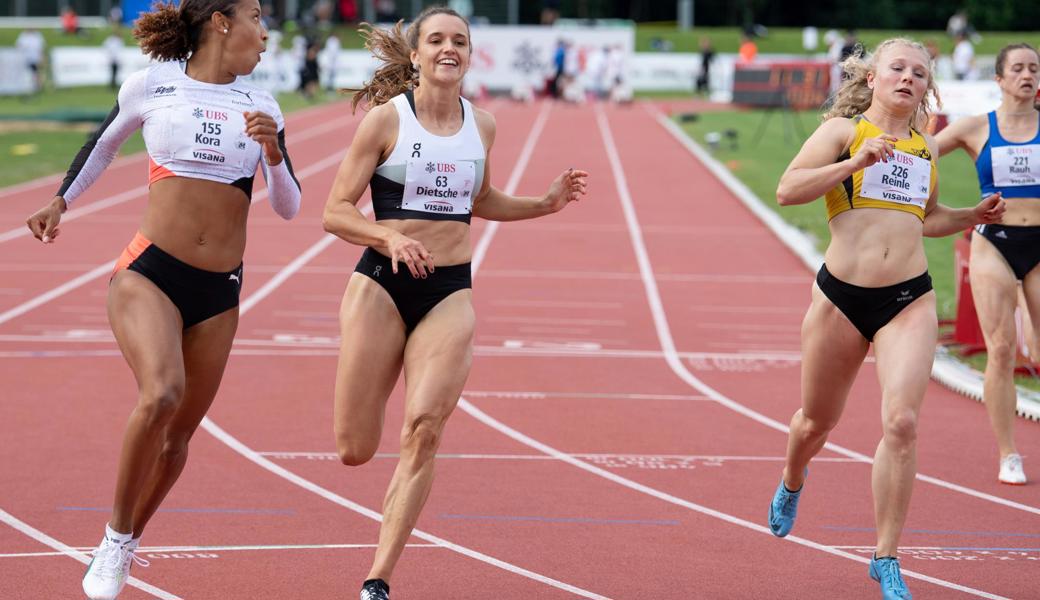 Salomé Kora und Riccarda Dietsche (v.l.), hier an der Schweizer Meisterschaft, gehören zur olympischen Sprintstaffel der Schweiz.