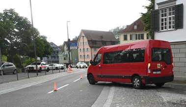 Von Kleinbus angefahren: 81-Jährige mit Rega in Spital geflogen