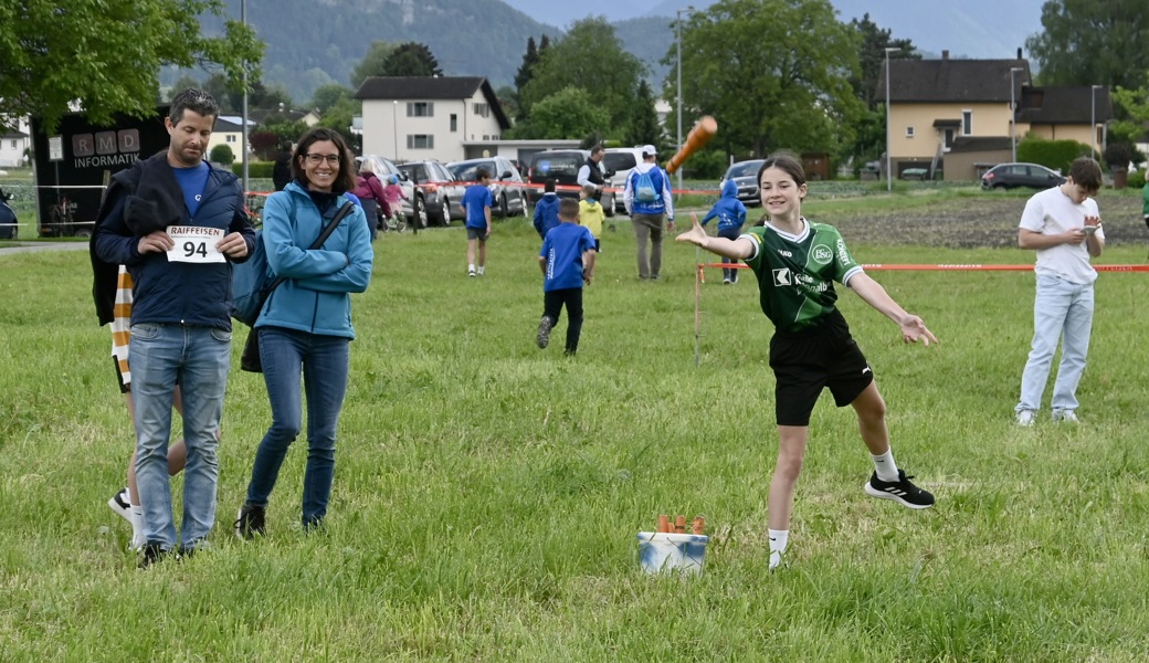 Ein gefüllter Festplatz und sportlicher Ehrgeiz: Daraus besteht der Diepoldsauer Dreikampf.