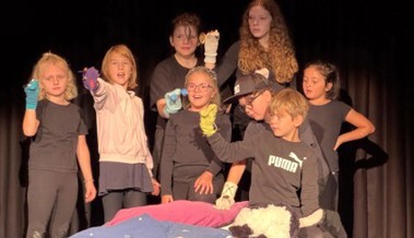 Aus Socken werden Monsterfreunde: Kinder erobern die Theaterbühne