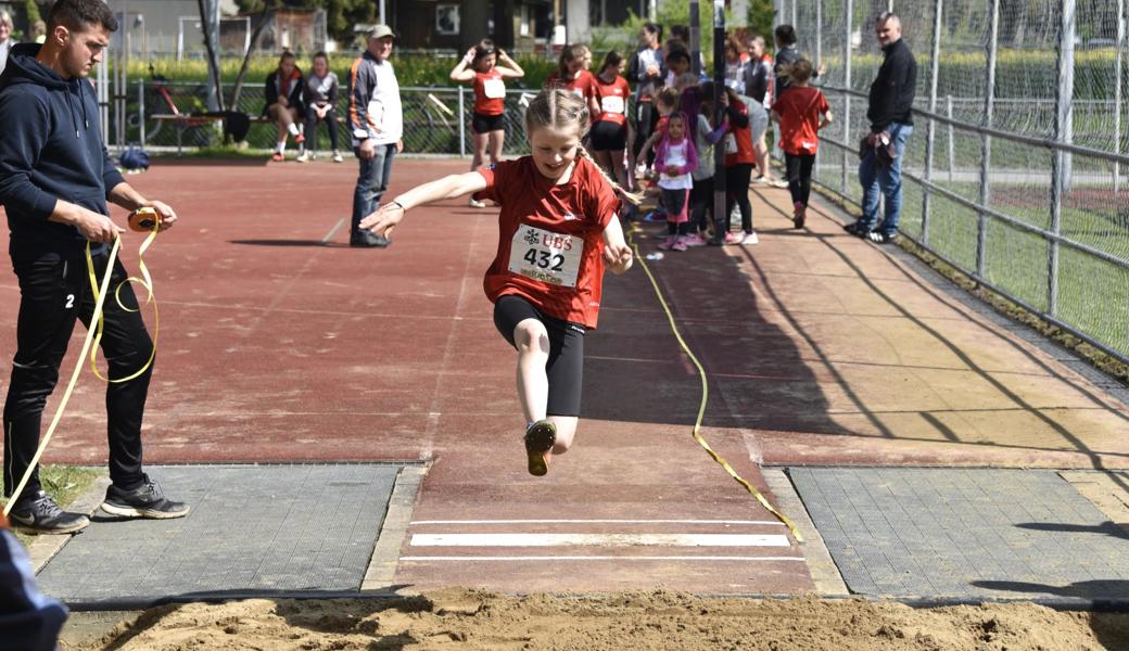 Ob beim Weitsprung, beim Ballwurf oder beim 60-Meter-Sprint: Hunderte Mädchen und Buben gaben alles.