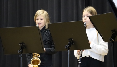 Dafür erhielten die sieben jungen Musikantinnen und Musikanten das Prädikat Ausgezeichnet. Dafür erhielten die sieben jungen Musikantinnen und Musikanten das Prädikat Ausgezeichnet.