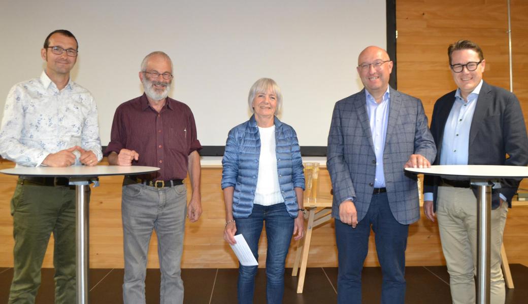 Andreas Hund, Privatdozent am Departement Umweltsystemwissenschaften der ETH Zürich, Hans Oppliger, Ribelmais-Pionier, Gesprächsleiterin Hildegard Jutz, Regierungsrat Beat Tinner und Benedikt Würth, St. Galler Ständerat und Präsident der Vereinigung AOP IGP (von links). 