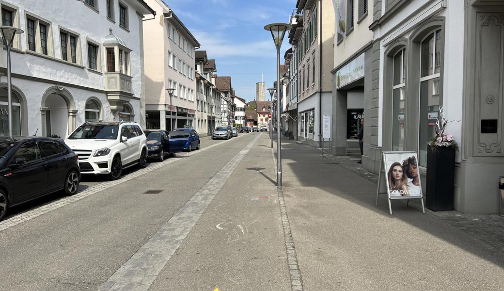 Das Rheinecker Städtli: Geschäfte dürfen neu auch einen Teil des Trottoirs nutzen.