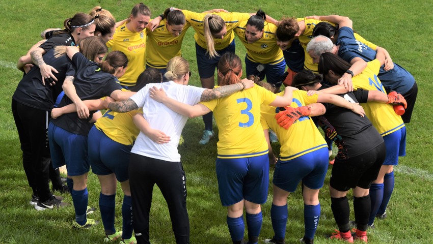 Au-Berneck zeigte sich gegen Favorit Widnau als eingeschworenes Team. Au-Berneck zeigte sich gegen Favorit Widnau als eingeschworenes Team.