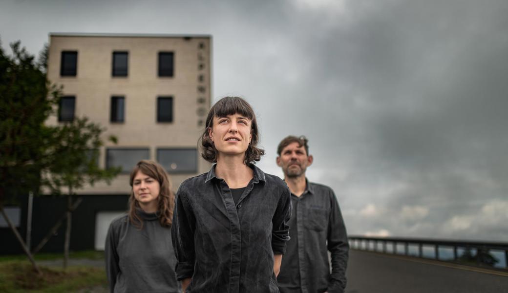 Flavia Bienz, Laura Röösli und Dominic Chenaux folgen auf die langjährige «Alpenhof»-Betriebsleiterin Bea Hadorn.