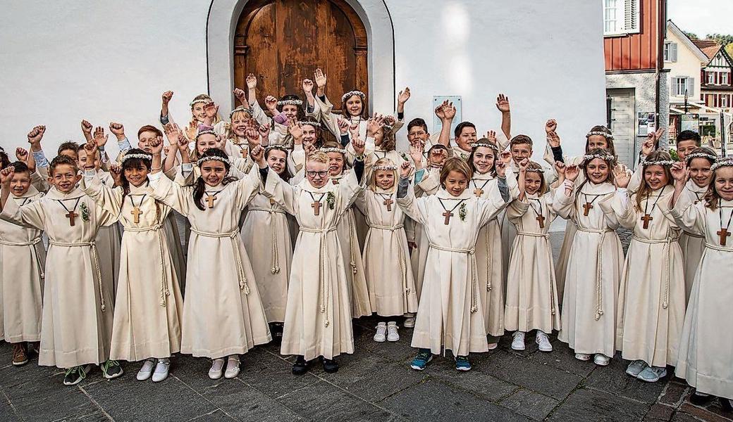 Die Altstätter Erstkommunionkinder beim Fototermin vor der Frauenhofkapelle. 