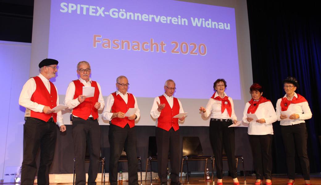 Die PensiPerlen mit (von links) Hans Inauen, Beni Bruggmann, Hanspeter Hüppi, Alex Rebholz, Margrith Gschwend, Lili Ganther und Jeannett Wider unterhielten am Spitex-Fasnachtskränzli. 