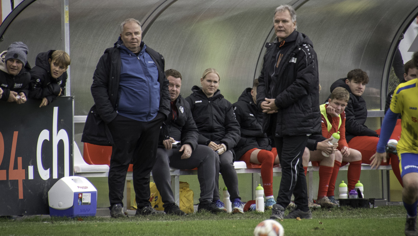 Paul Schmenger (links) und René Hutter bei ihrem Debüt als Trainer des Montlinger Fanionteams.