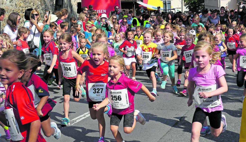 Am Samstag ab 15.30 Uhr beherrschen Laufsportlerinnen und Laufsportler das Städtli. 